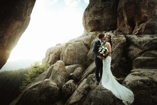 Beautiful wedding couple — Stock Photo, Image