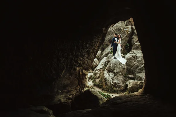 Schönes Hochzeitspaar — Stockfoto