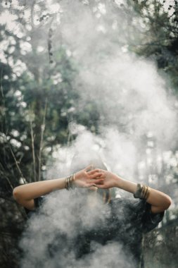 etnik elbiseleri şık kız