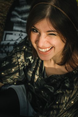 etnik elbiseleri şık kız