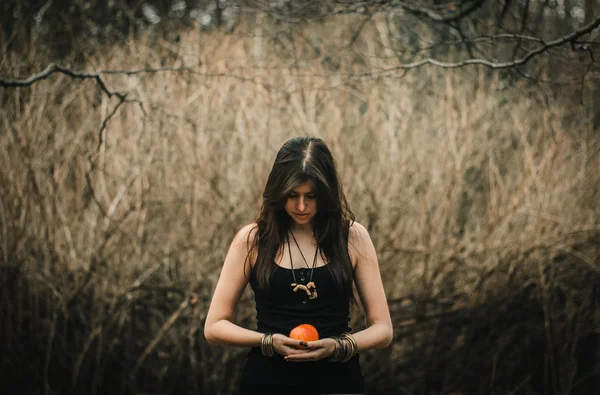 Brunette girl with apple — Stock Photo, Image