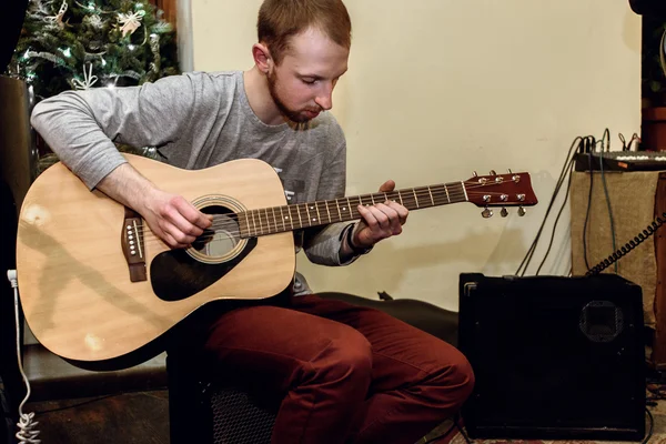 Solo gitarist uitvoeren — Stockfoto