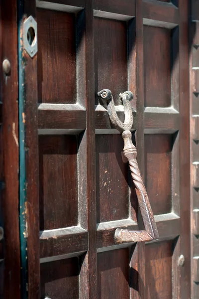 오래 된 문 손잡이, doorknockers 및 핸들 — 스톡 사진