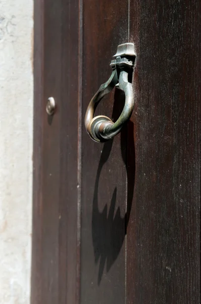 Old doorknobs, doorknockers and handles — Stock Photo, Image