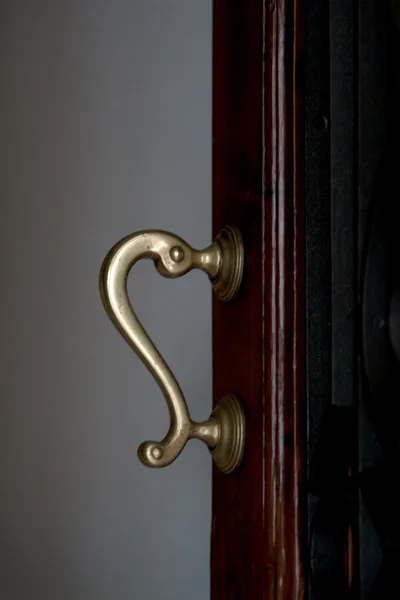 Oude deurknoppen, doorknockers en handgrepen — Stockfoto