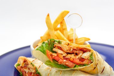 Beyaz izole mutfaklarından yemekler