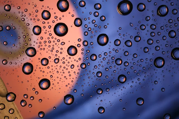 Краплі води на пластиковій поверхні — стокове фото
