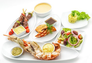 Uluslararası yemekler ikram için düzenlenmiş kümesi