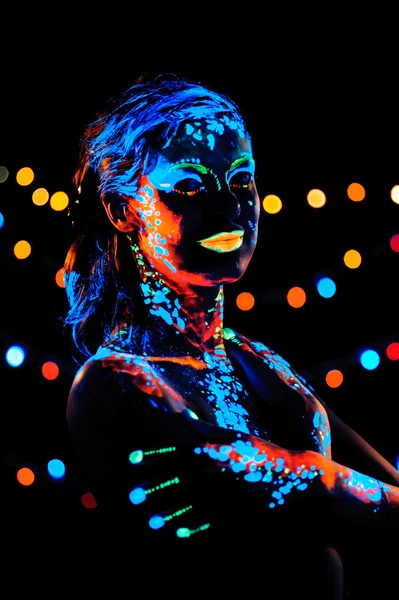 Ragazza con pittura al neon body art ritratto — Foto Stock