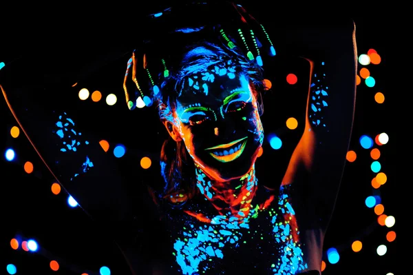 Neon boya bodyart portre ile kız — Stok fotoğraf