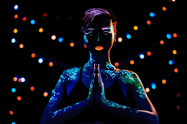 Girl with neon paint bodyart portrait — Stock Photo, Image