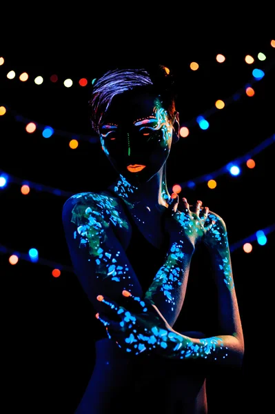 Dívka s neonové barvy bodyart portrét — Stock fotografie