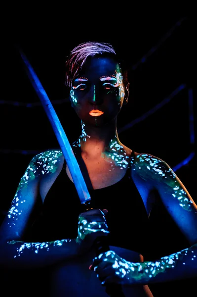 Ragazza con pittura al neon body art ritratto — Foto Stock