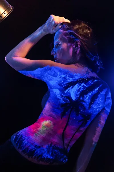 Dívka s krajinou bodyart v černé — Stock fotografie