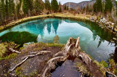 Gayzer Gölü Açık Camgöbeği su ile