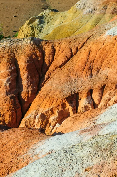 Farbe Boden von Quecksilbervorkommen im Altai — Stockfoto