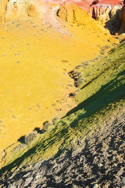 Suelo de color de los depósitos de mercurio en Altai — Foto de Stock