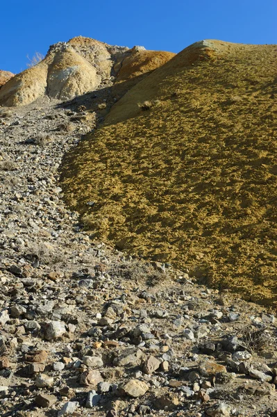 Suelo de color de los depósitos de mercurio en Altai — Foto de Stock