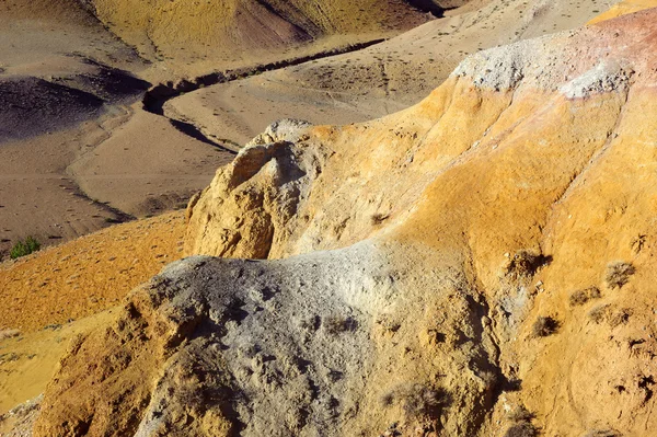 Color soil of mercury deposits in Altai — Stock Photo, Image