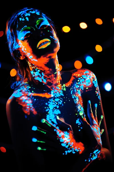 Ragazza con pittura al neon body art ritratto — Foto Stock