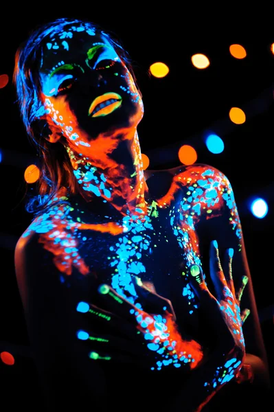 Neon boya bodyart portre ile kız — Stok fotoğraf