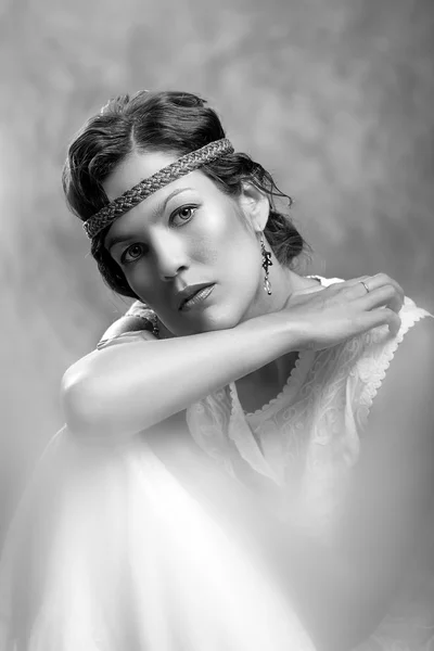 Young girl posing studio — Stock Photo, Image