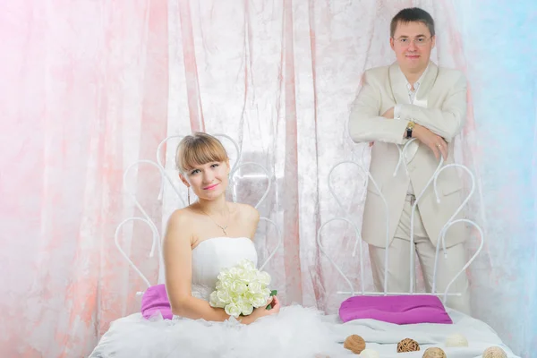 Sposo e sposo in studio di nozze — Foto Stock
