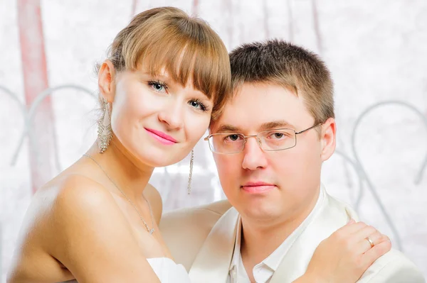 Bride and groom in wedding studio — Stock Photo, Image