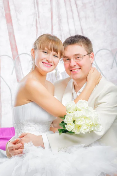 Νύφη και γαμπρός στην γάμου studio — Φωτογραφία Αρχείου