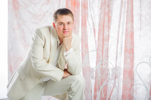 Bride and groom in wedding studio — Stock Photo, Image