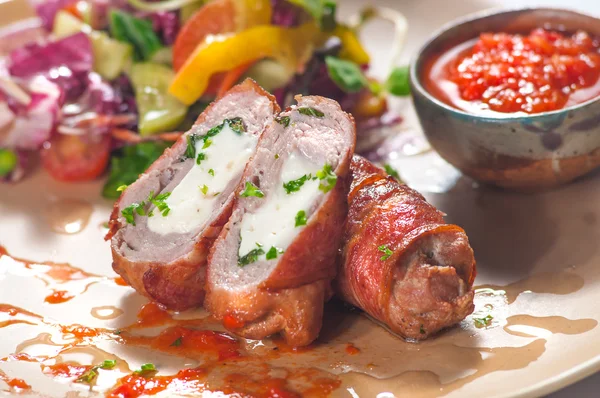 Pratos de cozinha internacional em um restaurante — Fotografia de Stock