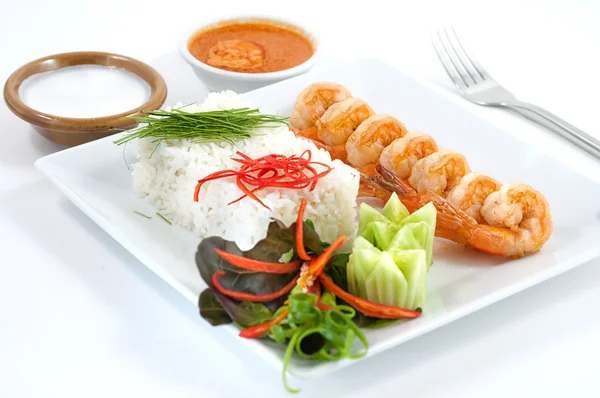 Pratos de comida internacional no restaurante — Fotografia de Stock