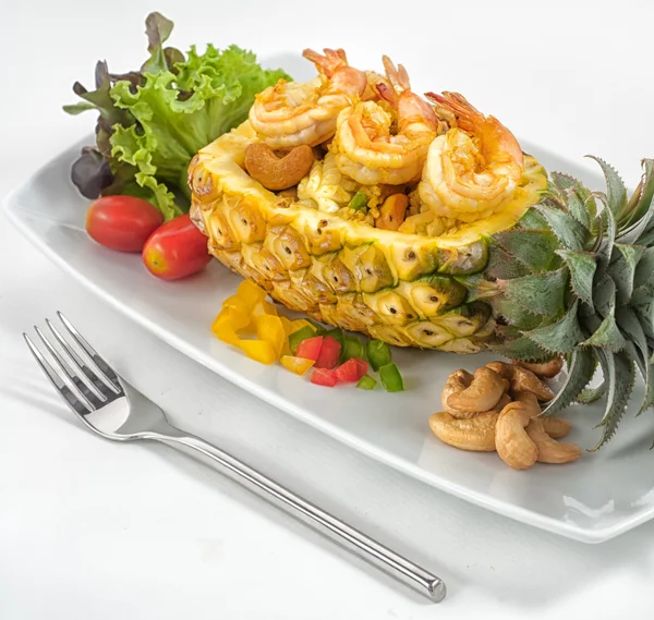 Pratos de comida internacional no restaurante — Fotografia de Stock