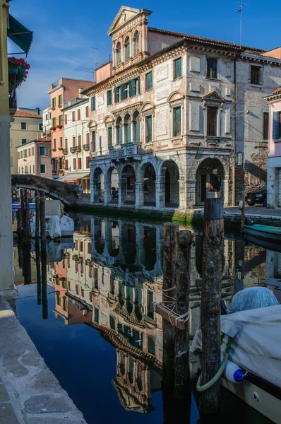 Straat weergaven in een oude Italiaanse stad — Stockfoto