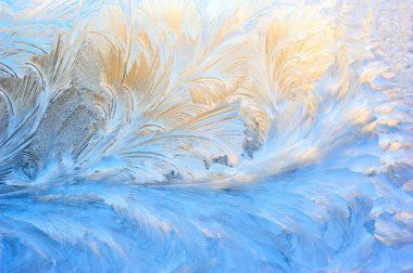 Pencere cam buz desenle kaplanmış