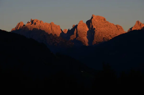 Gün batımında Dolomitler.