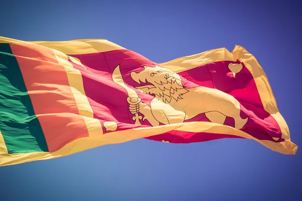 Sri Lanka bayrağı rüzgarda çabalıyor