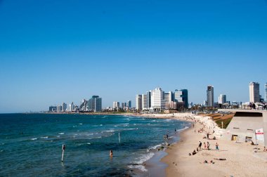 Tel Aviv şehri manzarası, ve bir yaz günü Akdeniz sahili