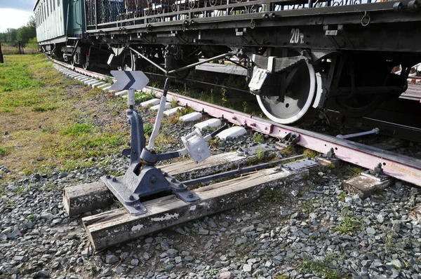 Alter Zug Auf Schienen Pfeil Für Züge — Stockfoto