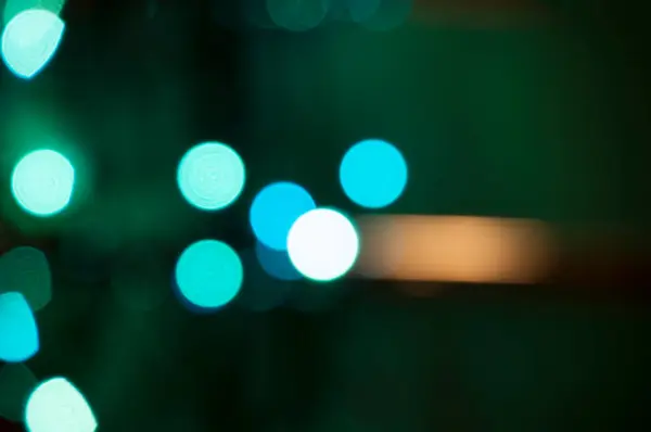Bokeh Verschwommene Kreise Aus Blau Und Weiß Auf Dunkelgrünem Hintergrund — Stockfoto