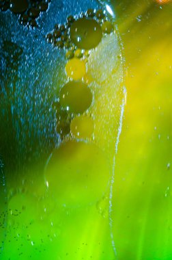 Bulanık soyut arkaplan, Bokeh. Sarı arka planda gümüş çizgiler.