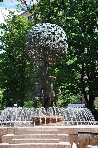 Ein Schöner Brunnen Öffentlichen Garten Der Pjatnizkaja Straße Moskau Russland — Stockfoto