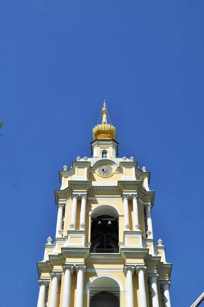 Cima Del Campanile Cupola Con Una Croce Sullo Sfondo Del — Foto Stock