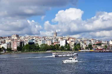 İstanbul ve Galata Kulesi 'nin panoramik manzarası. 11 Temmuz 2021 İstanbul, Türkiye.