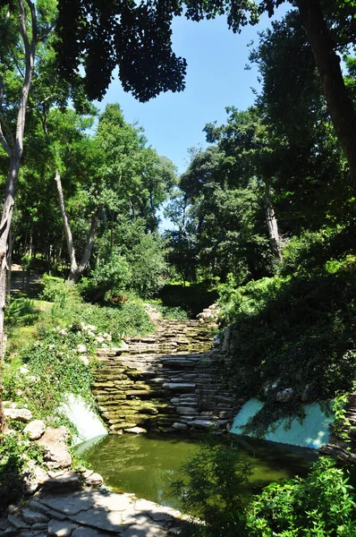 Heißer Sommer Trockener Wasserfall Park Sonniger Tag Park — Stockfoto