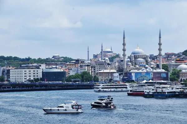 Vista Panorámica Estambul Golden Horn Bay Vistas Las Mezquitas Barcos — Foto de Stock