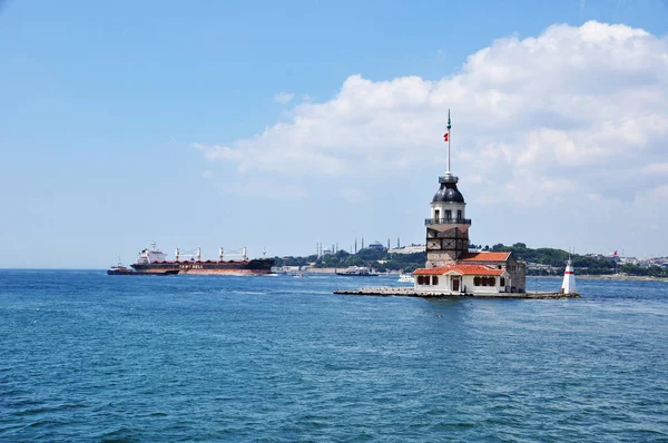 Panoramic View Bosphorus Maiden Island Big Ships Background City Line — Stock Photo, Image
