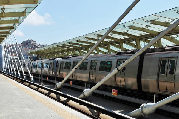 Станция Метро Стамбул Поезд Метро Прибыл Станцию Июля 2021 Года — стоковое фото