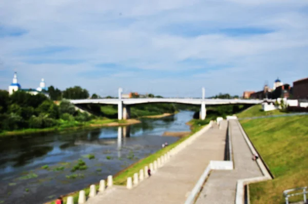 Unscharfer Hintergrund Defokussierter Blick Auf Das Flussufer Und Die Brücke — Stockfoto