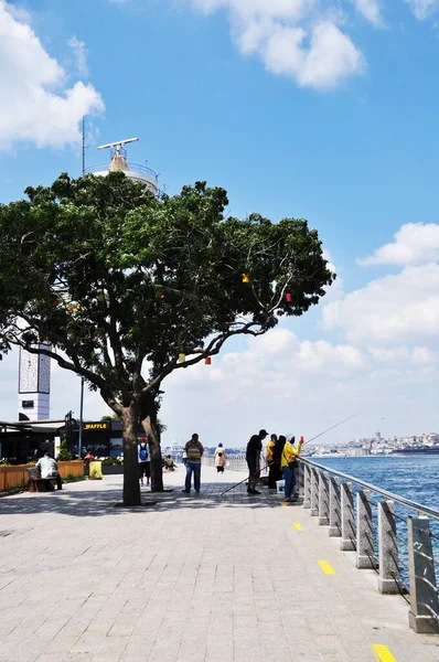 View Embankment Bosphorus Fishermen Fishing Shore July 2021 Istanbul Turkey — Stock Photo, Image